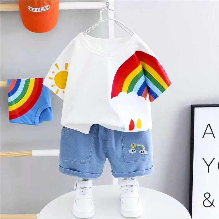 تیشرت و شلوارک رنگین کمان بچگانه