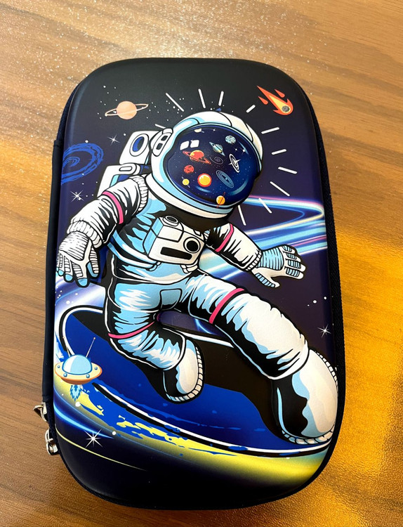 جامدادی فضانورد